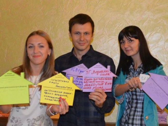 Активісти з Миколаївщини представляють свої побажання учасникам Форуму